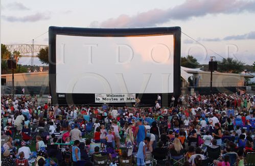 How to manage a crowd at your large outdoor movie event